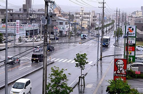 キビ畑が一変 広い道路にスーパー コンビニ ファストフード店立ち並ぶ 八重瀬町4区域 息づく街 変わる街並み 琉球新報デジタル 沖縄 のニュース速報 情報サイト