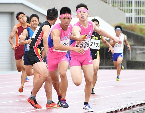 沖縄県高校新人陸上 男子は中部商 女子は那覇西が1600メートルリレーで栄冠 琉球新報デジタル 沖縄のニュース速報 情報サイト