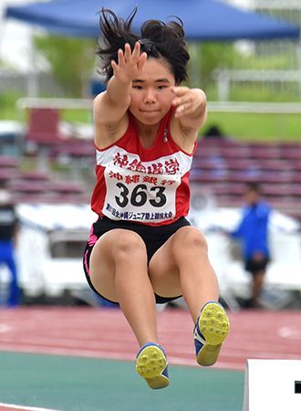 全沖縄ジュニア陸上 沖尚中の牧﨑が女子共通走り幅跳びv 宜野座中の宜野座は男子共通110障害頂点 琉球新報デジタル 沖縄のニュース速報 情報サイト