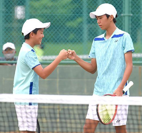 テニスの14歳以下大会 女子ダブルス優勝は嘉数 渡久地組 男子ｖは中村 喜久川組 琉球新報デジタル 沖縄のニュース速報 情報サイト