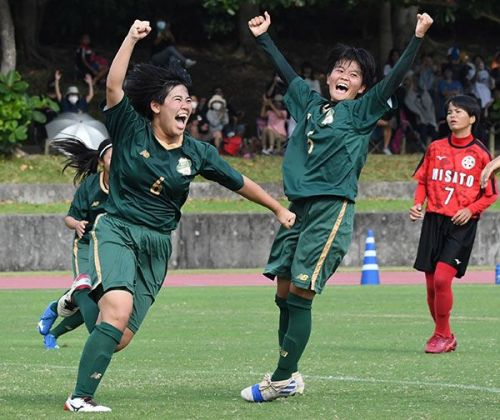 女子サッカー県高校選手権 コザが3年ぶり優勝 美里に2ー0 県総体の雪辱果たす 琉球新報デジタル 沖縄のニュース速報 情報サイト