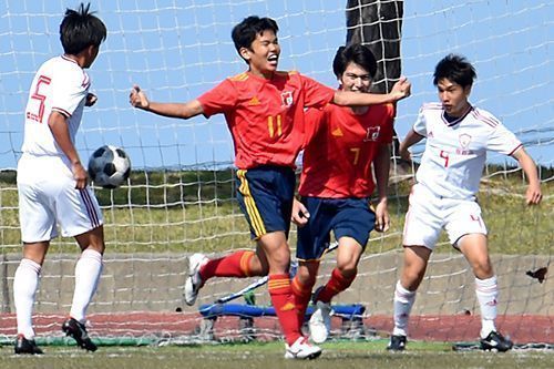 サッカー男子 那覇が14年ぶり頂点 那覇西の猛攻に耐え1 0 県高校新人 琉球新報デジタル 沖縄のニュース速報 情報サイト