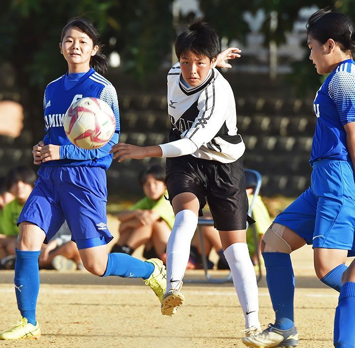 伊良波中が完勝で頂点 3年生11人が有終の美 女子サッカー県中学校秋季大会 琉球新報デジタル 沖縄のニュース速報 情報サイト