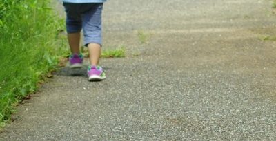 2歳児が散歩中に取り残され一時不明に　20分後に発見　沖縄の北部　園が保護者に陳謝、再発防止策を自治体に提出