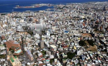 沖縄への本社機能は転入超過　21～23年度　サービス業最多