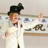 97歳マジシャンが敬老会で不思議の世界にいざなう　読谷村の渡口彦信さん　ショーを続けて半世紀も直面する“引退”の時　「種も仕掛けも暴露しちゃうかも」　