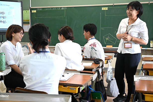 教員の仕事、現場で学ぶ　「臨任」希望者に沖縄県が講習会　学生や社会人8人参加