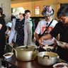 メニューは大豆ミートのカレー　外国人向けに炊き出し訓練　台風6号の教訓、糸満市で初開催
