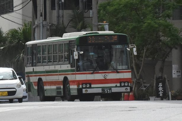東陽・那覇バスが減便　2社で計17路線を減便、60番は廃止に　乗務員不足を補えず、最終便の時間繰り上げも