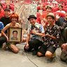 「壮大なホームビデオ」　映画「ファニーズ」出演芸人ら完成祝う　沖縄のお笑い史も描く