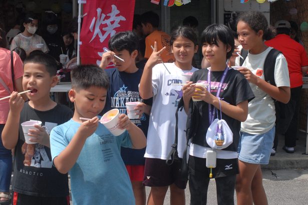 高齢者と子どもたちに絆　北谷・栄口区　初の３世代交流納涼祭