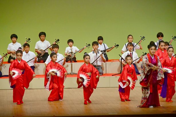 歌や踊り、伸び伸びと　うるま市子ども文化祭
