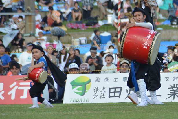 憧れの舞台、親子で　大阪出身矢田さん　津覇青年会で出演　感動　仲間と、新たな一歩