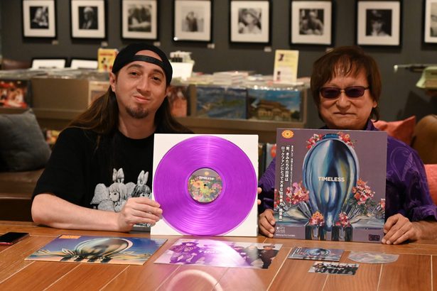 新アルバム、平和へ声　「ＴＩＭＥＬＥＳＳ」　紫が７年ぶり
