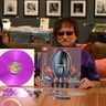 新アルバム、平和へ声　「ＴＩＭＥＬＥＳＳ」　紫が７年ぶり