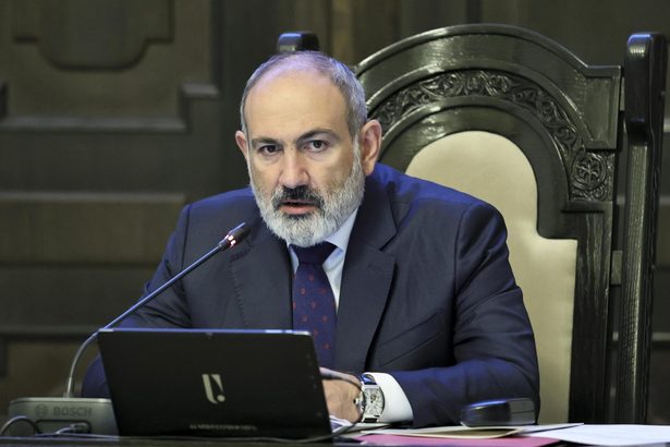 アルメニア「人道危機」　首相、４万人受け入れ用意