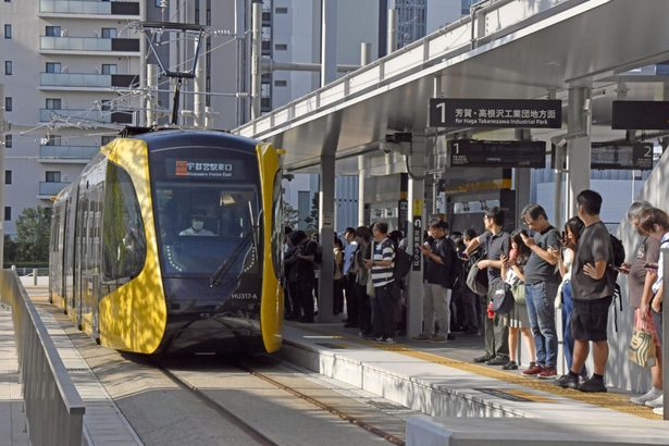 好発進ＬＲＴ　課題は事故　開業１カ月　栃木　想定超す乗客数