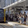 好発進ＬＲＴ　課題は事故　開業１カ月　栃木　想定超す乗客数