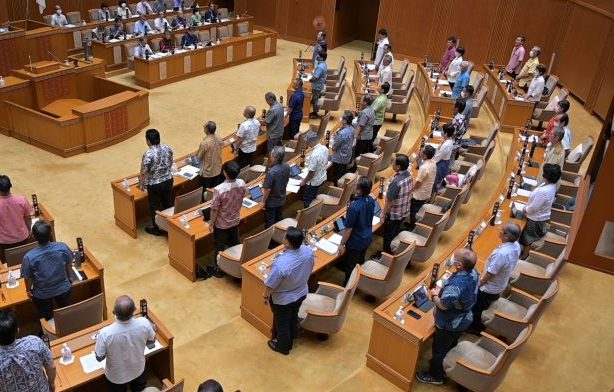 沖縄県の補正予算案、県議会「議会において議決するべきでない」と動議を全会一致可決　特別会計の地方自治法違反の赤字状態を受け