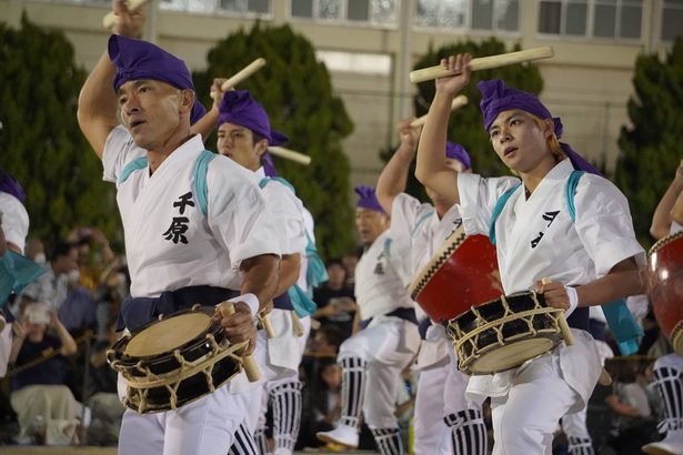 トリは迫力の演舞対決　大阪のエイサー祭りに16団体出演　圧倒的な熱量、観客魅了