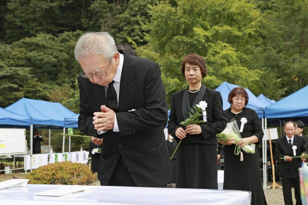 御嶽山噴火９年　遺族らが黙とう　麓で追悼式