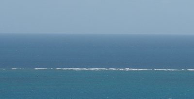 沖縄・竹富沖でフェリーが座礁　乗客ら30人救助　けが、燃料の流出なし