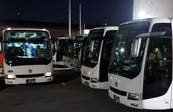 修学旅行のバス、運転手不足で1200台手配できず 沖縄県が人材誘致へ