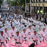 【動画あり】2000人が「平和の武」披露　空手の日、国際通りで記念演武祭