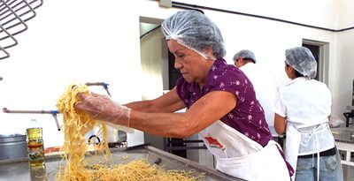 ブラジルの沖縄そば製麺所（平川宗隆さん提供）