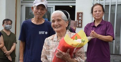 山城売店 お疲れさま　地域支えて72年　88歳キクさん「楽しかった」　うるま市石川