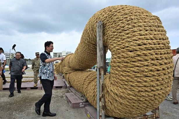 世界一の綱　完成　あす、那覇大綱挽