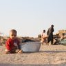 アフガン地震　復興長期化　１週間、人道危機深刻化