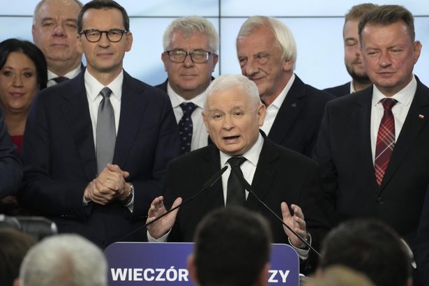 ポーランド　政権交代公算　下院選、野党連立協議へ