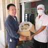 那覇の人気店「首里そば」　2日かけた手打ち麺700食を城西小に提供　きょう沖縄そばの日　