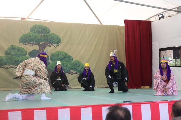 伝統組踊「忠臣身替の巻」、18年ぶりに披露　伊江村・川平区で芸能発表会、5時間超えの熱気