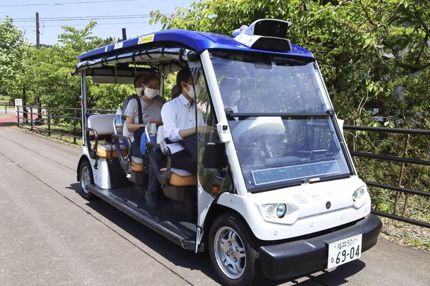 停車の自転車に　自動運転車接触　レベル４初、けがなし