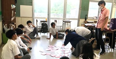 ウチナーグチが沖縄・嘉手納高校で正規科目に　「ゆんたくできるよう頑張る」2年生11人学ぶ