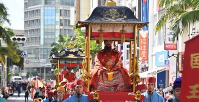 琉球王朝の文化、華やかに再現　国際通りで4年ぶり絵巻行列