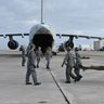 【動画】負傷隊員を後方へ輸送　空自那覇基地で衛生訓練を公開
