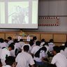 沖縄戦後に届いた世界の支援　豊見城中で出前授業　「海外の県系人」から「平和」学ぶ