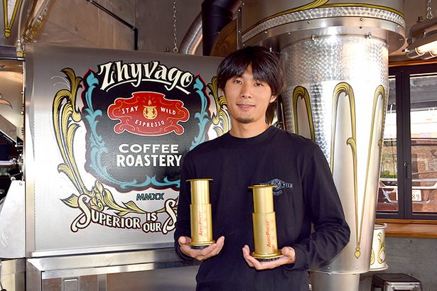 日本一おいしいコーヒーは沖縄に　北谷「ジバゴ」店長の三上さん、豆のひき方や抽出温度を見極める　来月、豪州の世界大会へ