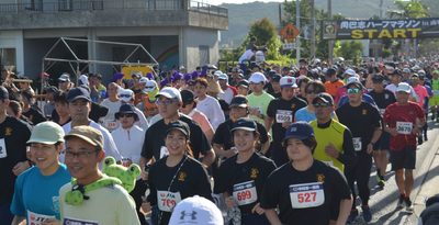 秋空の下、4726人が完走　尚巴志ハーフマラソン　大会終了後は音楽ライブで大交流会も　沖縄、南城