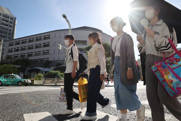 真夏日　各地で好天　うるま・宮城島　１１月最高３１度