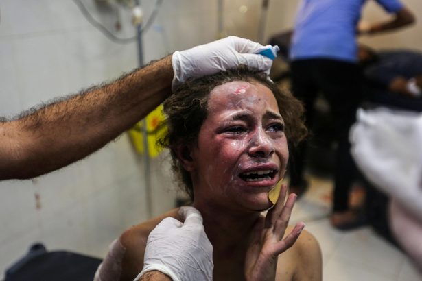病院、激戦渦中に　ガザ　イスラエル進軍　　負傷者急増、４割機能停止　悲鳴　非人道性