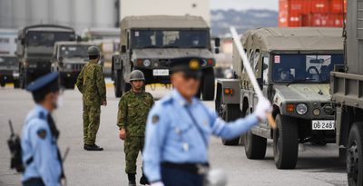 自衛隊、公道使い移動　中城湾港から車50台　玉城デニー知事、演習認めるも「県民にさまざまな不安」　沖縄