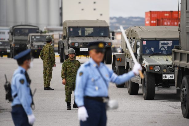 自衛隊、公道使い移動　中城湾港から車50台　玉城デニー知事、演習認めるも「県民にさまざまな不安」　沖縄