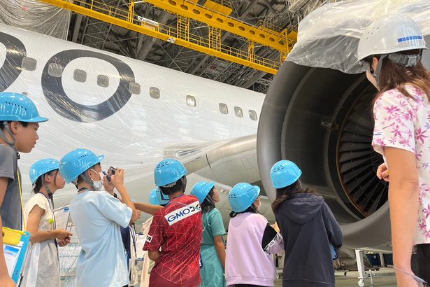 飛行機のお仕事　知って　ＭＲＯ　竹富の児童、工場見学