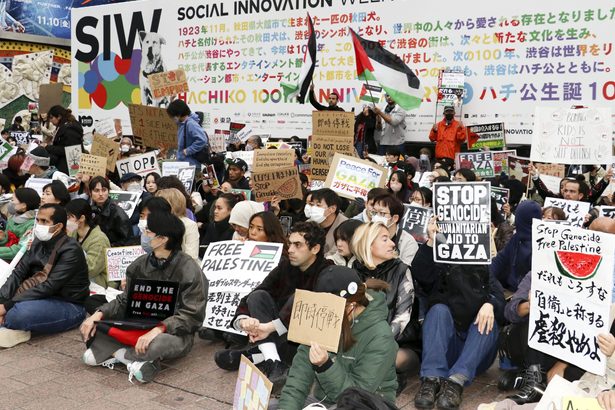 ガザ攻撃「今すぐやめて」　渋谷駅前　学生ら８００人抗議