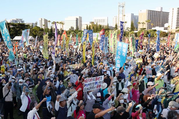 沖縄の軍事化に反対「対話による平和を」　那覇で県民平和大集会　主催者発表「1万人以上」