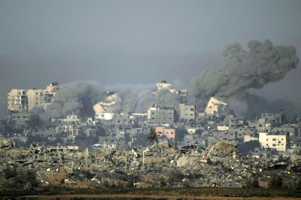 ガザで空爆　多数死傷　イスラエル　休戦控え攻撃激化